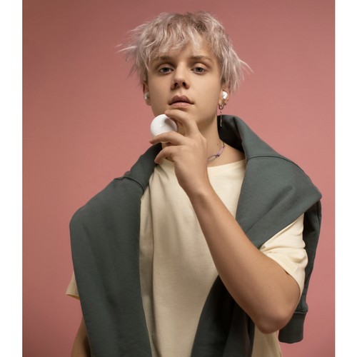 Ваня Дмитриенко стал бренд-амбассадором LG Tone Free